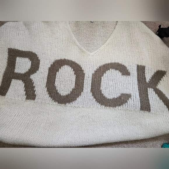 CEZELE "ROCK" Cream Wool Blend Knit Realxed Fit V Neck Sweater. Size Medium - Picture 9 of 14